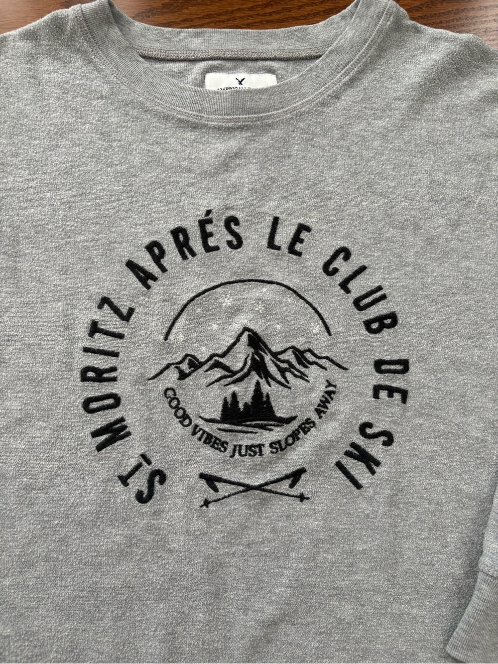 American Eagle Outfitters Heather Gray Kids' Ski Club Graphic Sweatshirt